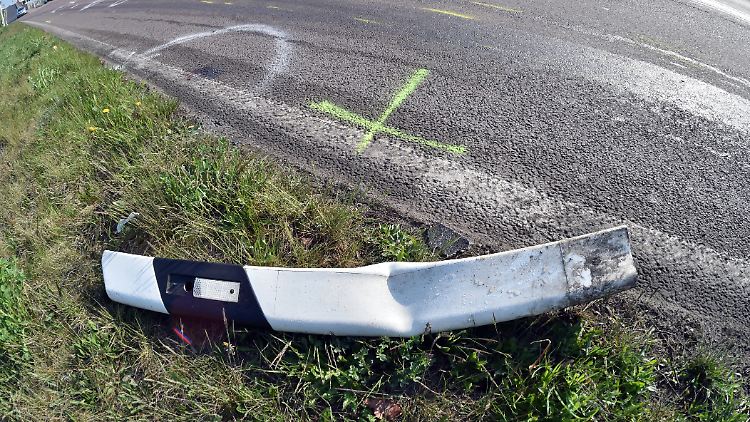Der verunglückte Motorradfahrer starb noch an der Unfallstelle.