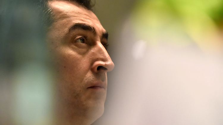 Özdemir sagt: "Das Amt kommt zum Mann beziehungsweise zur Frau, nicht anders herum."