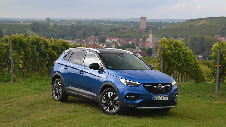 Der Opel Grandland X reiht sich vor dem Mokka und dem Crossland X in die SUV-Palette der Rüsselsheimer ein.