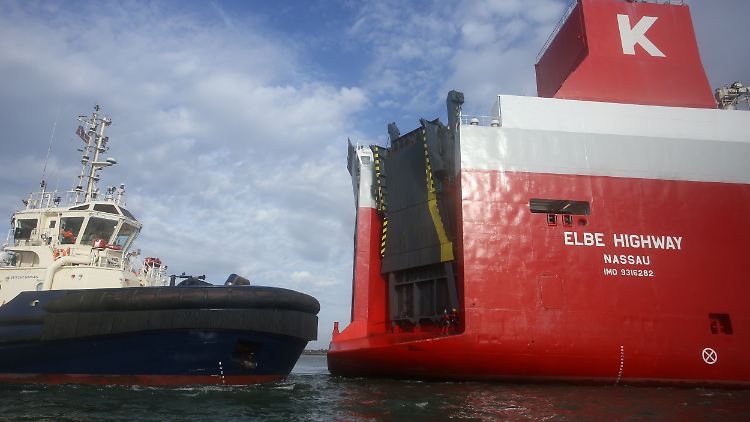 Über Boote und Kajaks gelangten die Greenpeace-Aktivisten an Bord der Fähre.