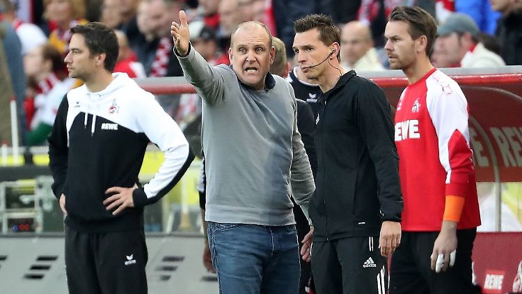 Verzweifelter Kölner: Manager Jörg Schmadtke beim Spiel gegen Frankfurt.