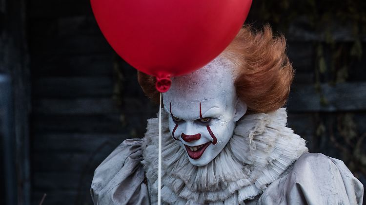 Achtung, Horror-Clown: Bill Skarsgård als Pennywise in "Es".