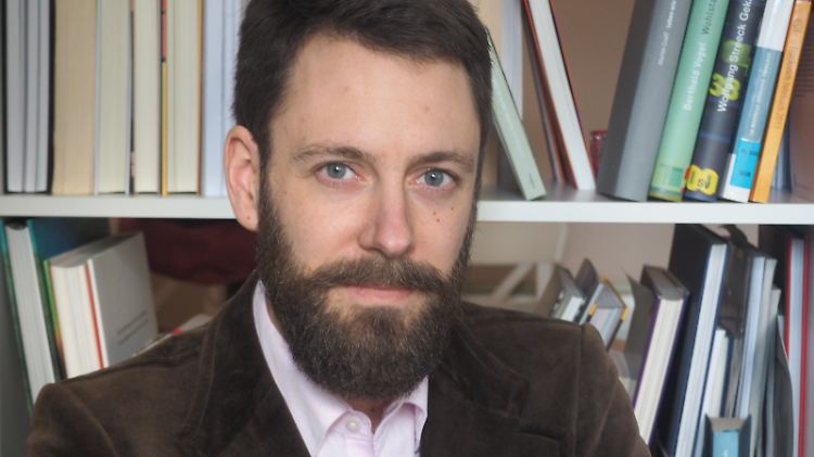 Dominik Grillmayer leitet den Bereich Gesellschaft am Deutsch-Französischen Institut in Ludwigsburg.