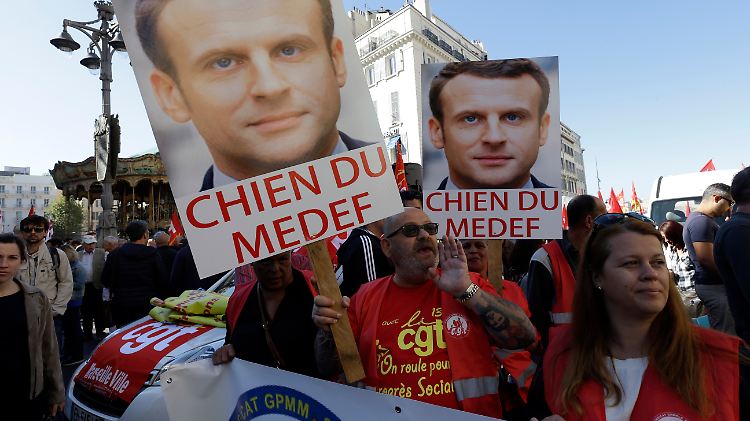 Emmanuel Macron - "der Schoßhund der Arbeitgeber": Proteste gegen die Arbeitsmarktreform gibt es seit Wochen.