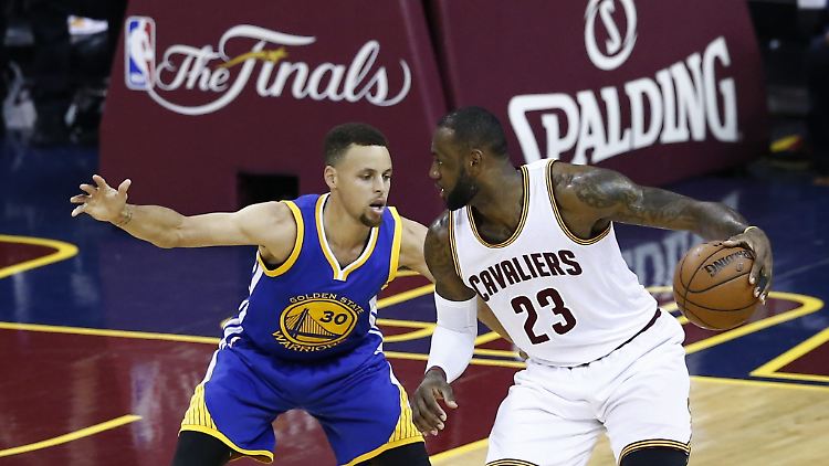 Noch im Juni trafen Steph Curry und LeBron James in den NBA-Finals aufeinander.