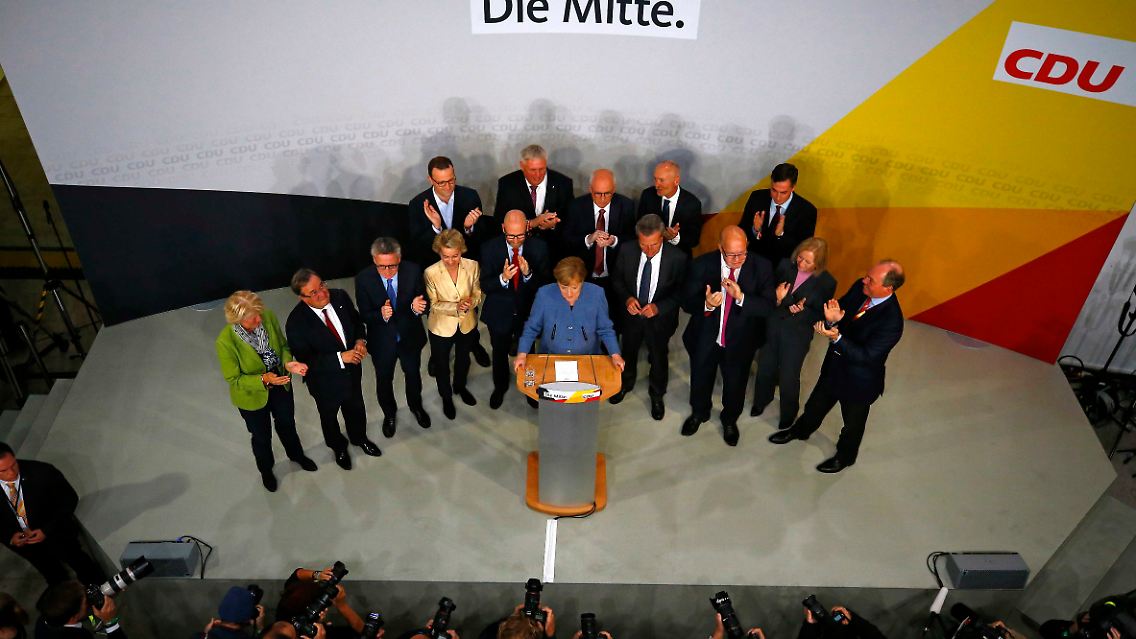 Merkel tritt im Adenauer-Haus vor ihrer Anhänger.