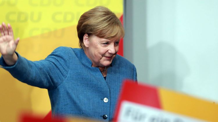 Kanzlerin Merkel ist nicht wirklich die Wahlgewinnerin. Zwar ist ihre CDU die stärkste Kraft, doch mit einem historisch schlechten Ergebnis.