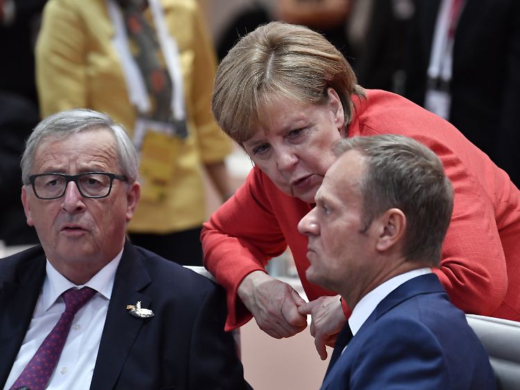 Es wartet viel Arbeit: EU-Komissionspräsident Jean-Claude Juncker, Bundeskanzlerin Angela Merkel und EU-Ratspräsitend Donald Tusk.