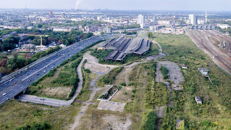Das Gebäude soll auf dem ehemaligen Güterbahnhofs entstehen. Beim Loveparade-Unglück waren hier im Juli 2010 21 Menschen gestorben.