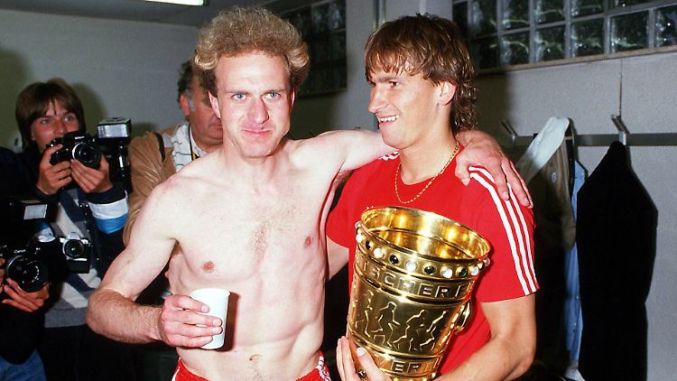 Pokalsieger 1984: Klaus Augenthaler. Aber wer ist der Mann links?