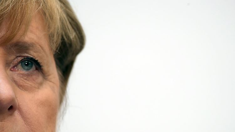 Angela Merkel kann nicht glücklich sein mit dem Abschneiden der Union. Vorerst geht es aber weiter wie bisher.