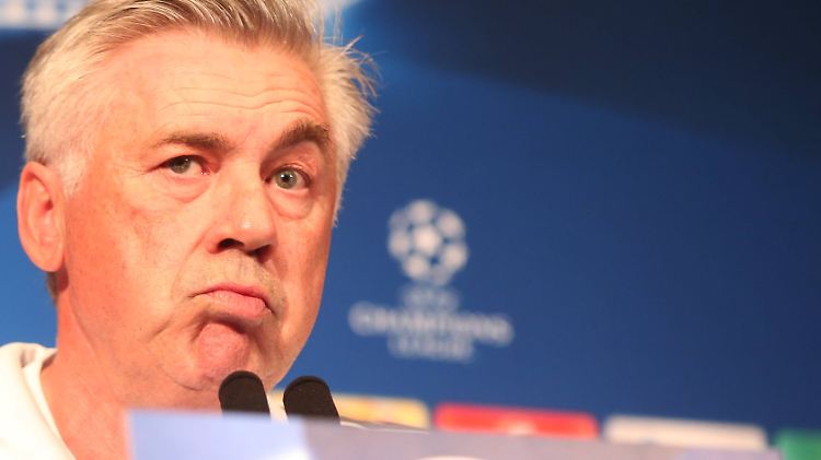 Die Menschen in Nigeria haben Angst um die Zukunft von Carlo Ancelotti. Der Bayern-Trainer beschwichtigt.