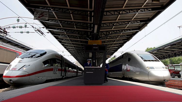 Der TGV (re.) ist für Frankreich ein Nationalsymbol - und wird künftig in einem Gemeinschaftsunternehmen gebaut, das auch den ICE herstellt.