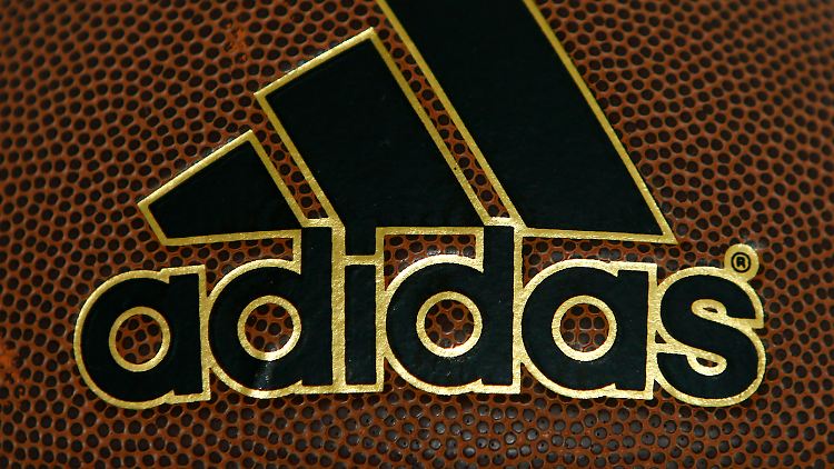 Ein Adidas-Manager soll US-Basketballspieler bestochen haben. Das Schmiergeld lief offenbar über die Firmen-Bücher.