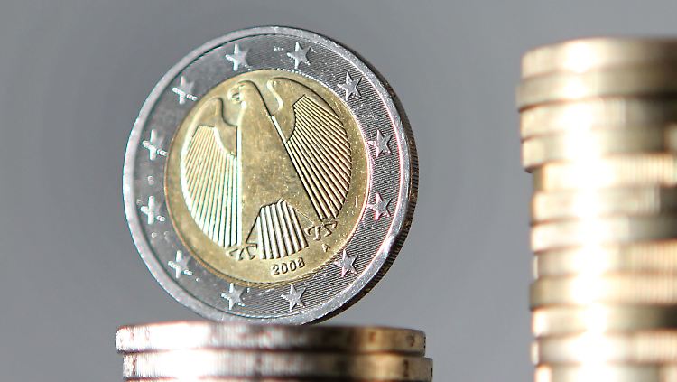 Das Geld wird entwertet - die Zinspolitik bleibt aber wohl bestehen.