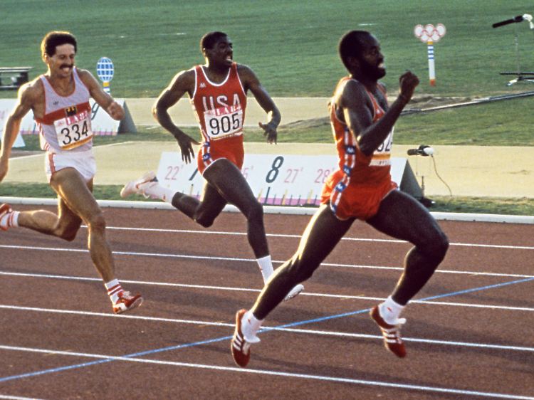 Edwin Moses (r.) gewinnt 1984 Olympia-Gold, Schmid holt sich Bronze.