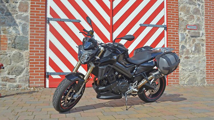 Die BMW F 800 R will als Roadster alles in sich vereinen und wird damit zu einem Ü-Ei.