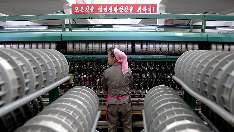 Die jüngsten Sanktionen dürften wichtige Industriezweige Nordkoreas - wie die Textilindustrie - empfindlich treffen.