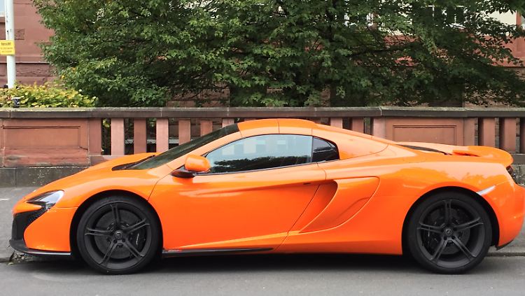 Dieser McLaren sieht wirklich wie eine riesige Karotte aus.