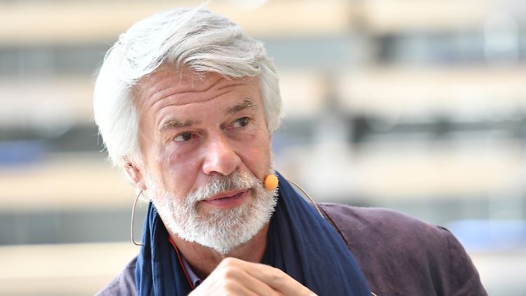 Der neue Intendant der Volksbühne Chris Decron hatte die Besetzer wegen Hausfriedensbruchs angezeigt.