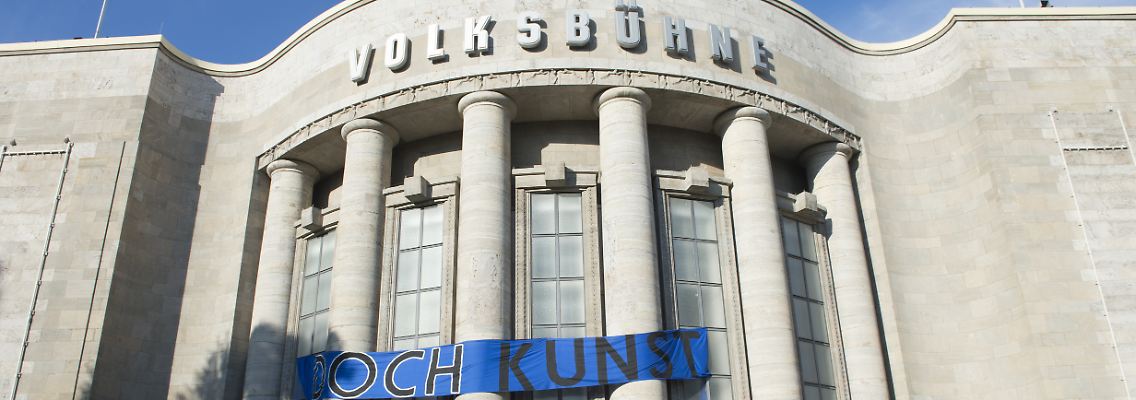 "Doch Kunst" stand auf dem Transparent an der Volksbühne. Die Protestler bezeichneten ihre Aktion als Performance.