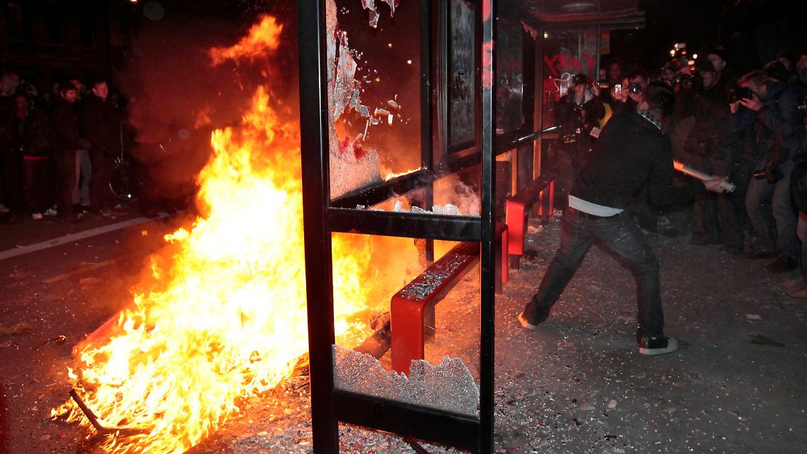 Britain_Students_Protest_LLP140.jpg8163261122879867606.jpg