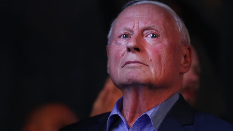 Lafontaine gründete 2005 die "Wahlalternative Soziale Gerechtigkeit", aus der gemeinsam mit der PDS die Linkspartei hervorging.