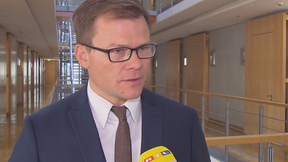 schneider.JPG
