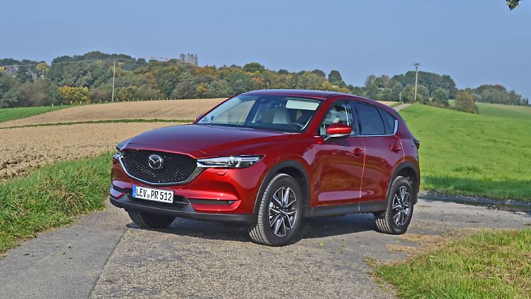 Optisch leicht nachgeschärft steht der Mazda CX-5 jetzt auch mit neuem Triebwerk da.