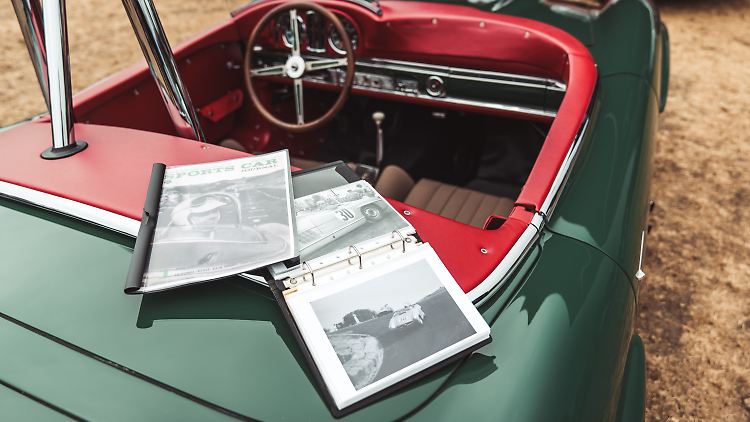 Mit Hilfe von Fotos haben die Spezialisten von Mercedes den 300 SL von Paul O'Shea neu zusammengestellt.