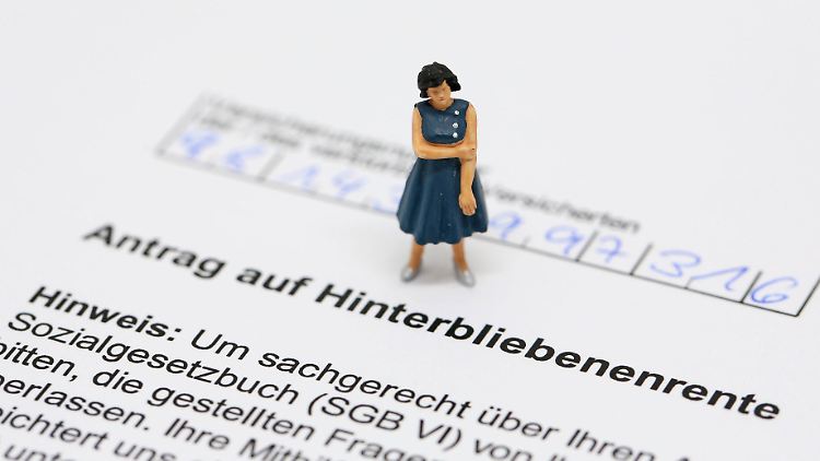 Bei einer Ehedauer von weniger als einem Jahr enthält das Gesetz eine anspruchsausschließende Vermutung einer Versorgungsehe, die durch besondere Umstände des Falles widerlegt werden kann.