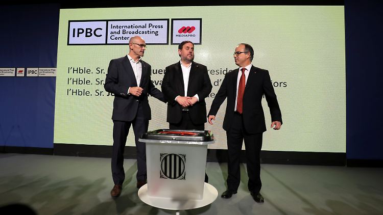 Die Wahlurnen, die beim Referendum in Katalonien zum Einsatz kommen sollen, wurden bereits der Öffentlichkeit vorgestellt.