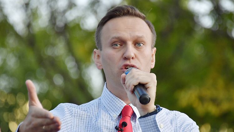 Fordert Kreml-Chef Putin bei den anstehenden Präsidentschaftswahlen heraus: Oppositionsführer Alexej Nawalny, hier bei Auftritt vor knapp einer Woche in Wladiwostok.