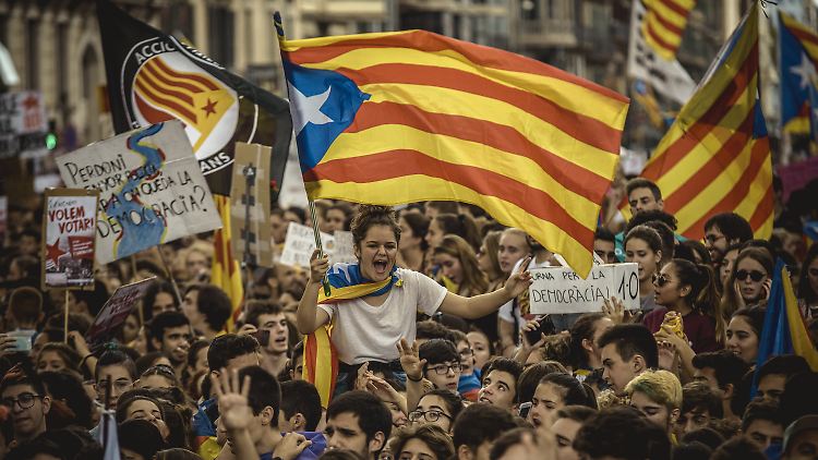 Die harte Haltung der Regierung in Madrid hat die Unabhängigkeitsbewegung in Katalonien erst richtig stark gemacht.