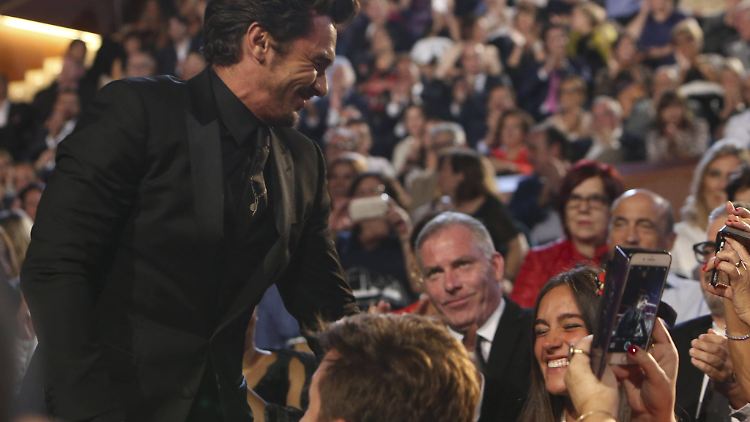 Rechts unten im Bild: Isabel Pakzad - angeblich die Freundin von James Franco.