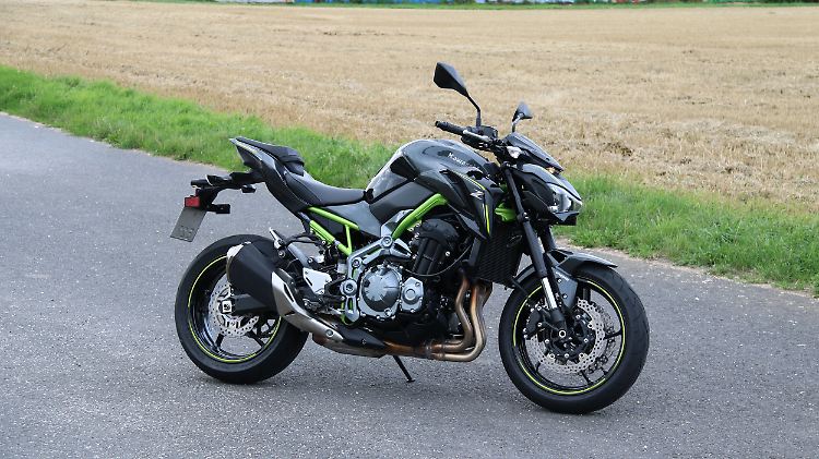 Freunde von seidigen Vierzylindern dürften an der Kawasaki Z900 ihre Freude haben.