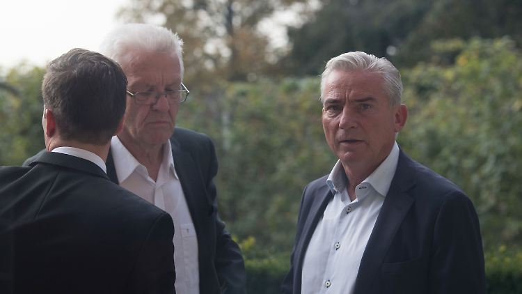 Grün-Schwarze Koalition: Ministerpräsident Winfried Kretschmann (l.) im Gespräch mit dem CDU-Landesvorsitzenden Thomas Strobl.