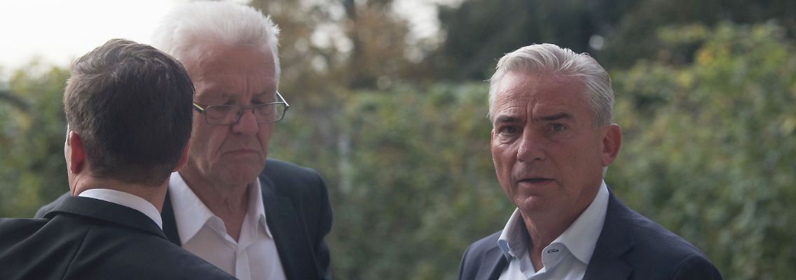 Grün-Schwarze Koalition: Ministerpräsident Winfried Kretschmann (l.) im Gespräch mit dem CDU-Landesvorsitzenden Thomas Strobl.