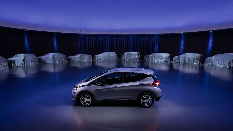 Der Chevrolet Bolt steht Modell für zwei Elektroautos, die GM in den nächsten 18 Monaten auf den Markt bringen will.