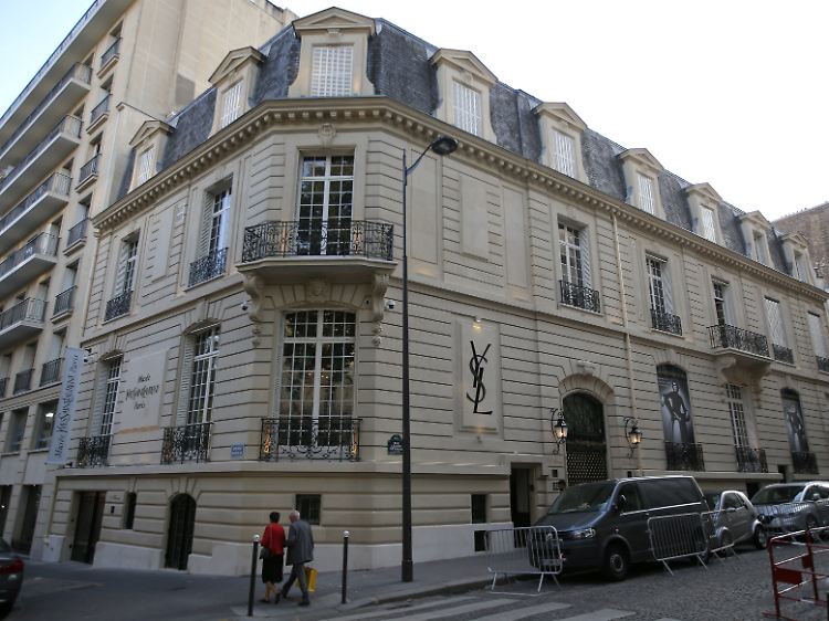 Das "Musée Yves Saint Laurent" liegt in der Avenue Marceau zwischen Eiffelturm und der Prachtstraße Champs-Elysées.