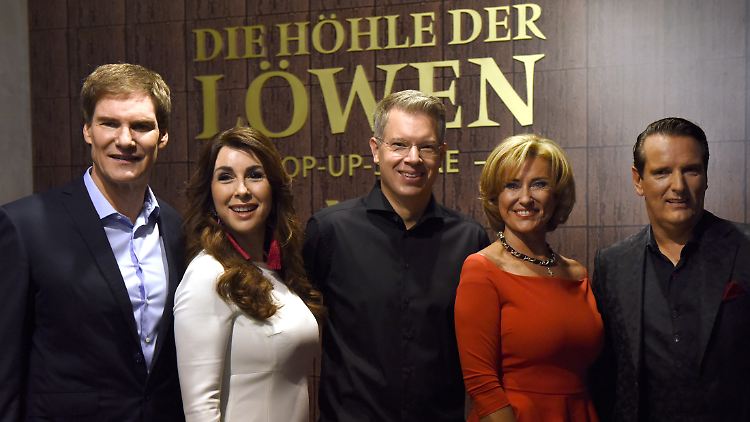 Die Investoren der Vox-TV-Show "Die Höhle der Löwen": Carsten Maschmeyer (l-r), Judith Williams, Frank Thelen, Dagmar Wöhrl und Ralf Dümmel.