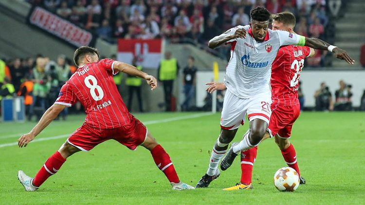 Wer alle Spiele der Europa League sehen möchte - wie hier das Spiel 1. FC Köln gegen Roter Stern Belgrad - muss künftig bezahlen.