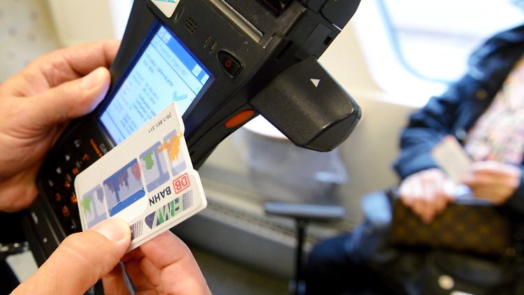 Fahrkartenkontrollen könnten im Fernverkehr bald der Vergangenheit angehören.