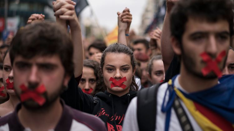 Befürworter des katalanischen Unabhängigkeitsreferendums empfinden das spanische Vorgehen als Willkür. 