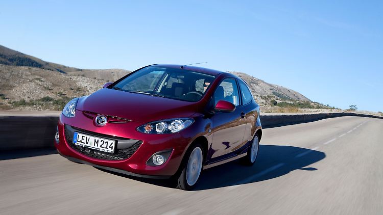 Optisch tut der Mazda 2 keinem weh, geht eher als gefällig durch.