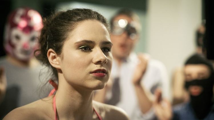 Hat bald Sperma von zwei Dutzend Männern im Magen: Luna Pink (Helen Barke)