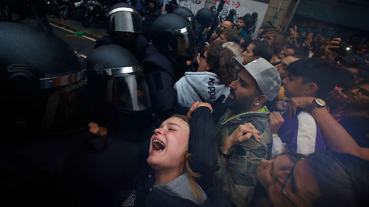 Die spanische Polizei ging massiv gegen die Wähler vor.