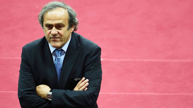 2015 verhängte der internationale Sportgerichtshof CAS die Sperre, an der Michel Platini noch heute knabbert.