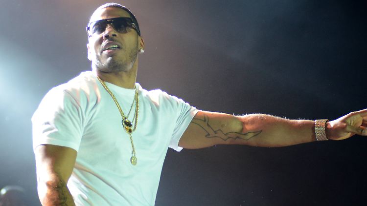 Nelly befindet sich derzeit auf Tour mit Florida Georgia Line und den Backstreet Boys. 