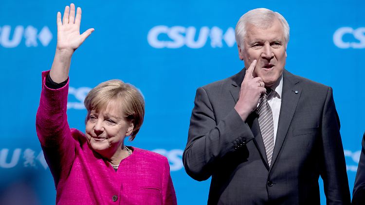 Zuneigung sieht anders aus: Angela Merkel und Horst Seehofer.